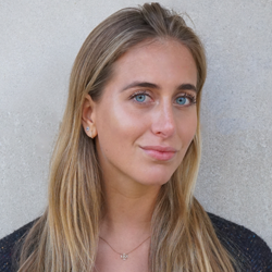 Julia Reger Suqué headshot